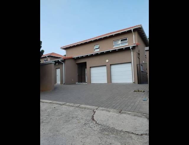 4 BEDROOM HOUSE FOR SALE IN FOURWAYS